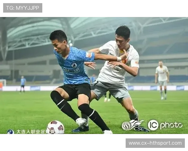 大连英博林良铭中场传球撕破防线